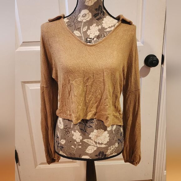 Sadie & Sage stretchy tan long sleeve cropped top - Picture 1 of 4